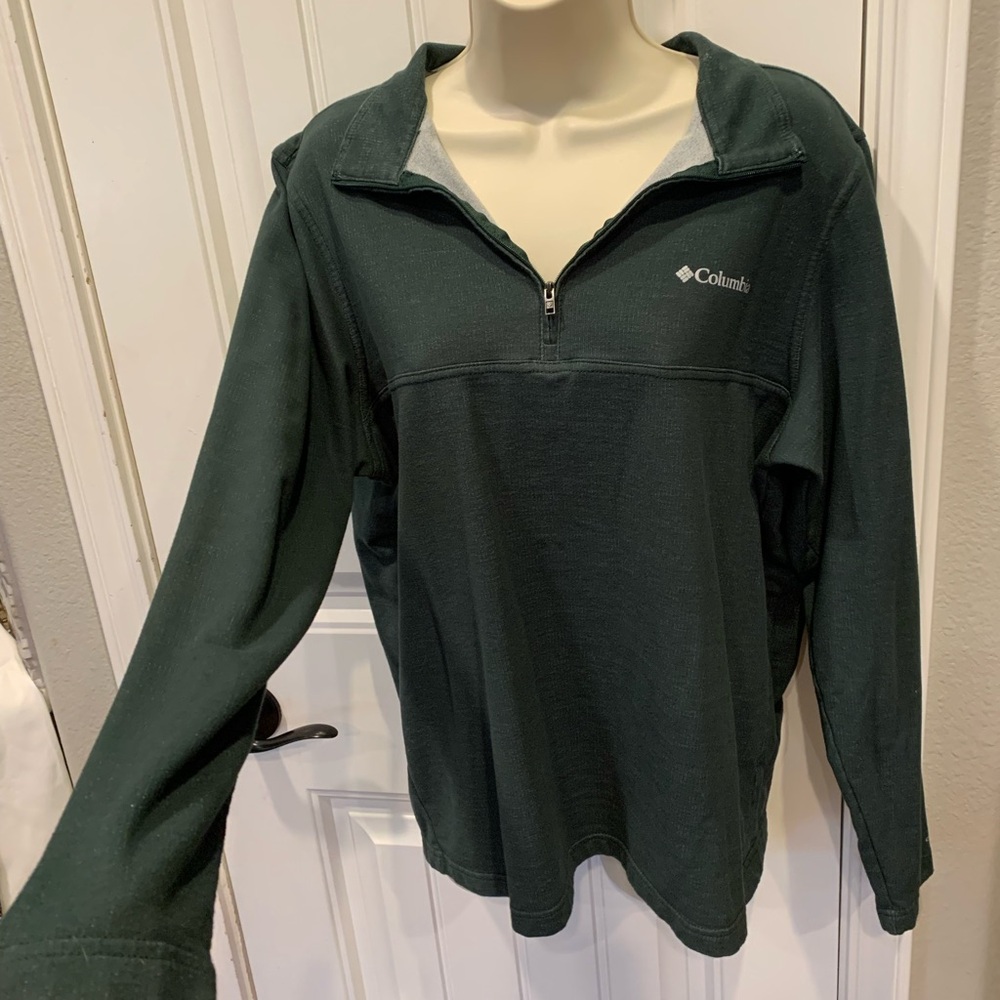 Men’s Columbia dark green 1/4 zip pullover.  Lightweight.